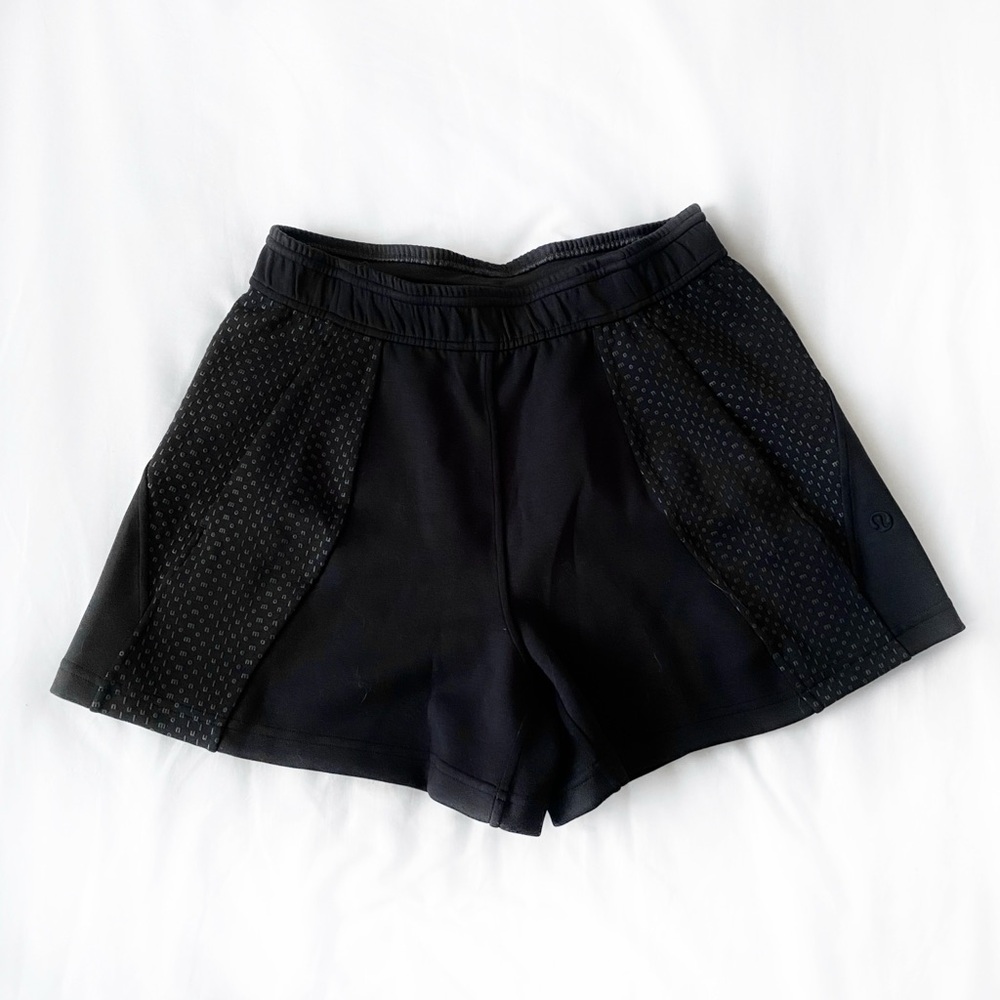 Lululemon Embossed Shorts 4”
